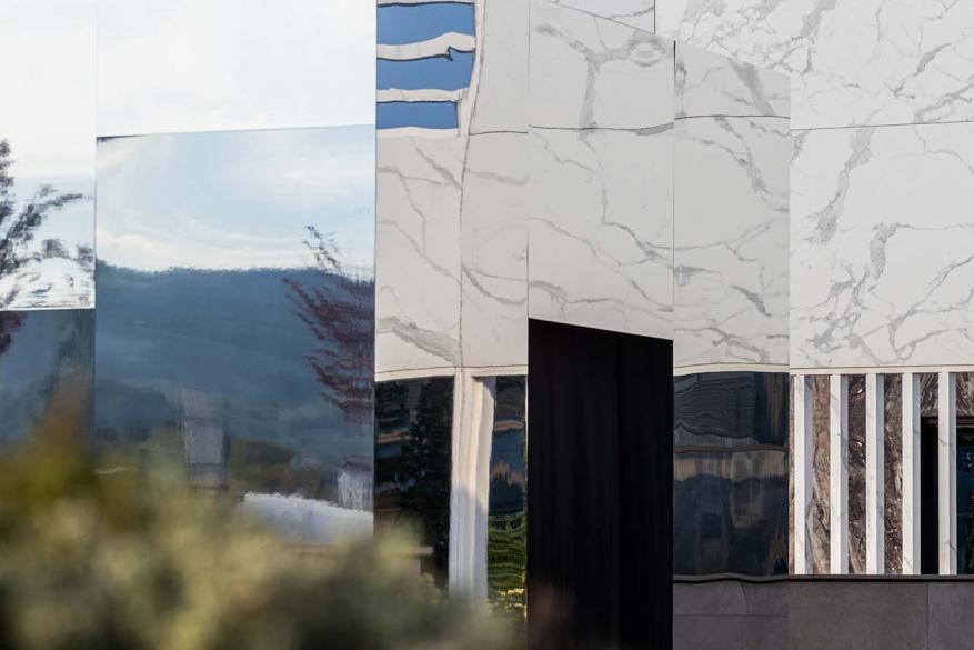 AT CERSAIE, FIANDRE ARCHITECTURAL SURFACES INTERPRETS THE “SHAPING THE FUTURE” CONCEPT WITH IMMERSIVE VIDEO INSTALLATIONS, NEW SURFACES AND COLORS